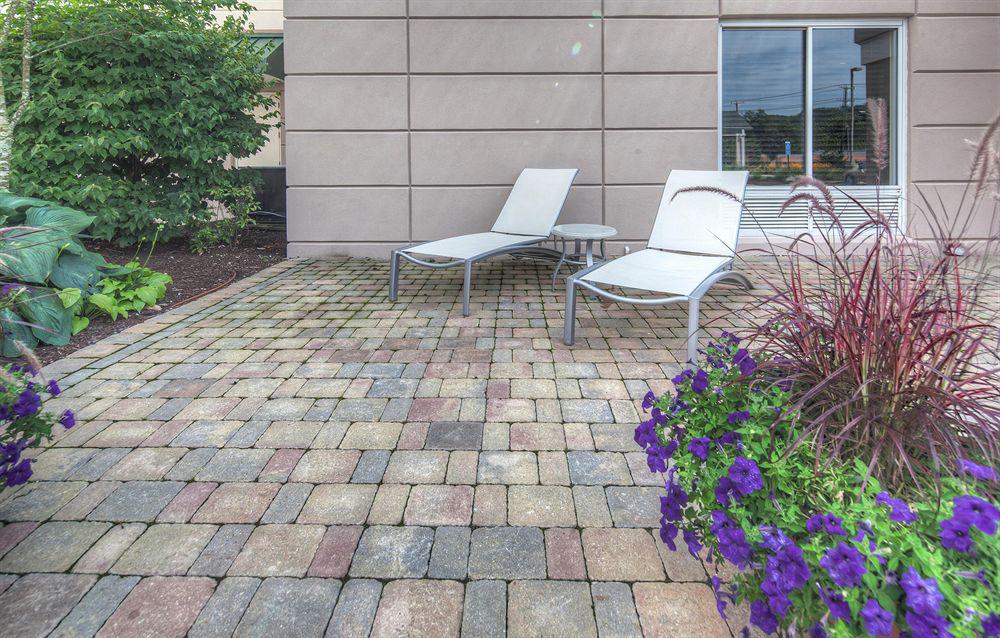 Hilton Garden Inn Norwalk Exterior photo