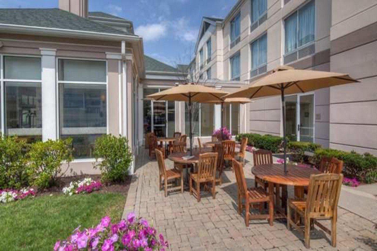 Hilton Garden Inn Norwalk Exterior photo
