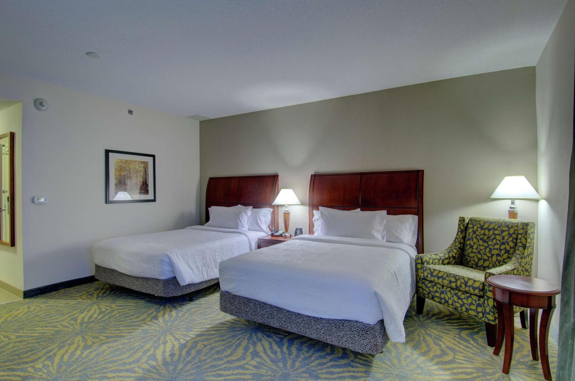 Hilton Garden Inn Norwalk Exterior photo