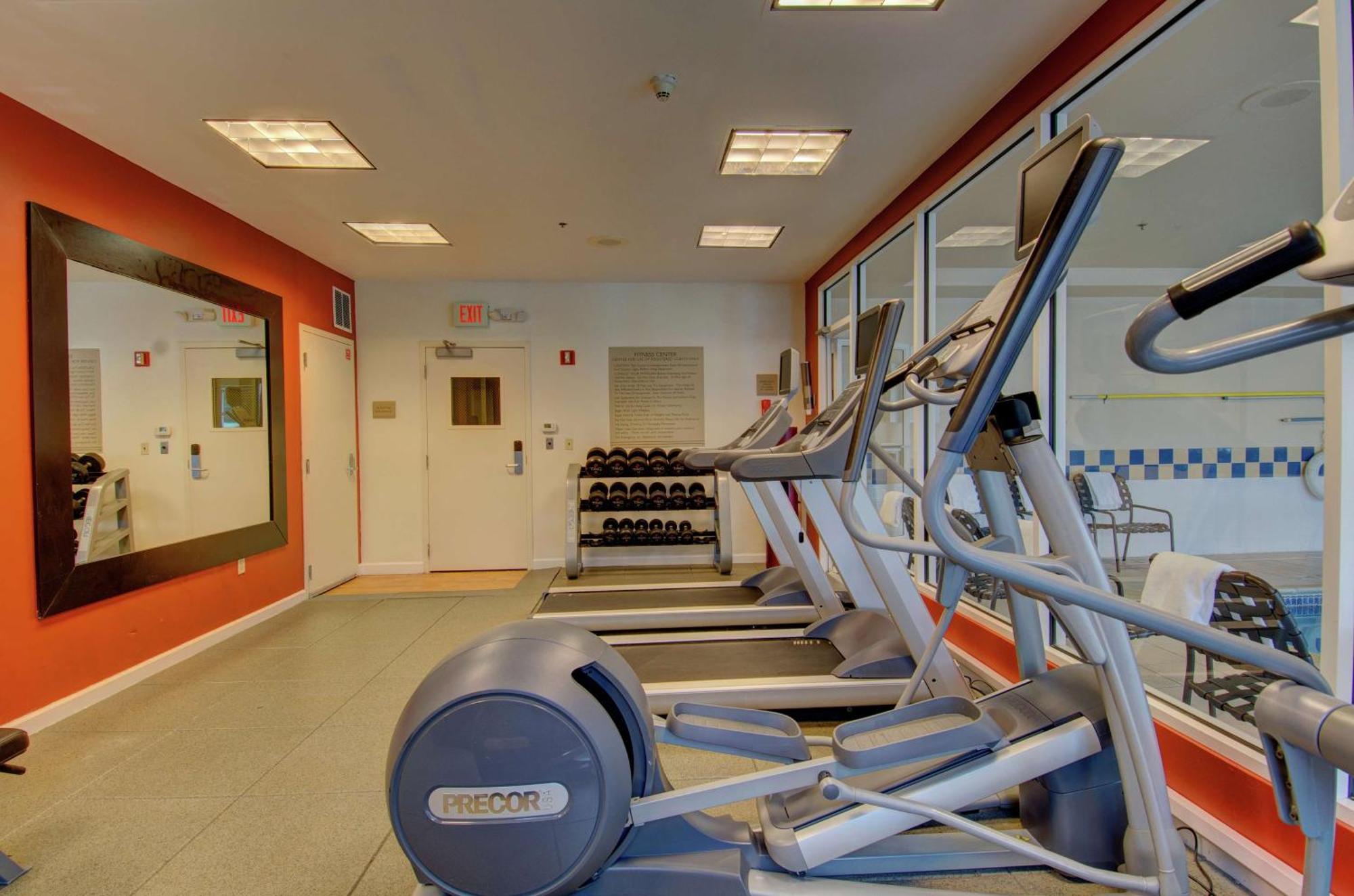 Hilton Garden Inn Norwalk Exterior photo
