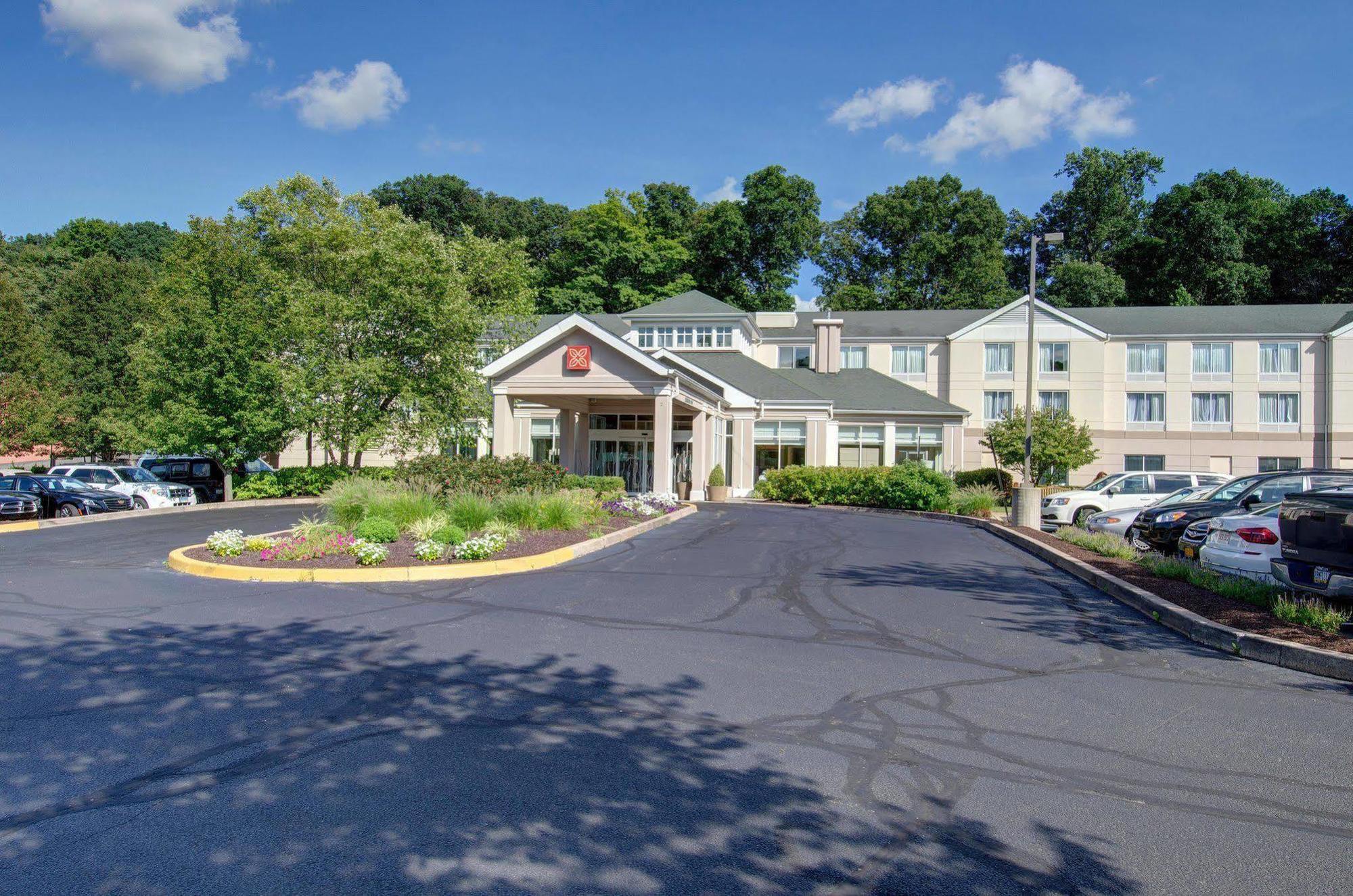 Hilton Garden Inn Norwalk Exterior photo
